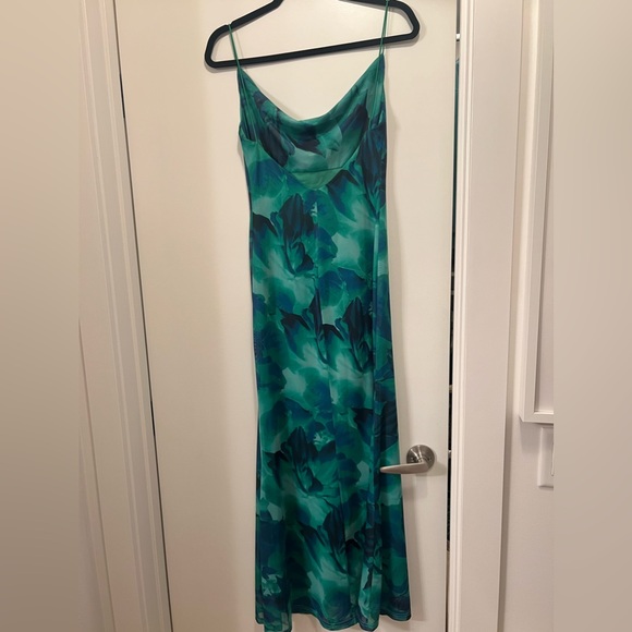 Runaway Long Maxi Dress - Picture 4 of 6
